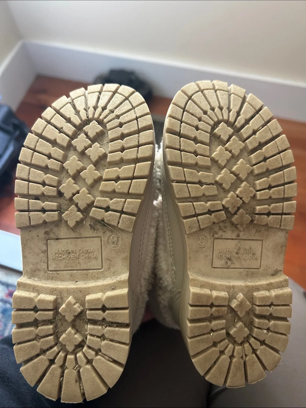 Old Navy Cream Sherpa Bootie Slippers with Bow Accent